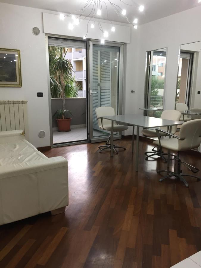 Casa Delle Sorprese Leilighet Pescara Eksteriør bilde